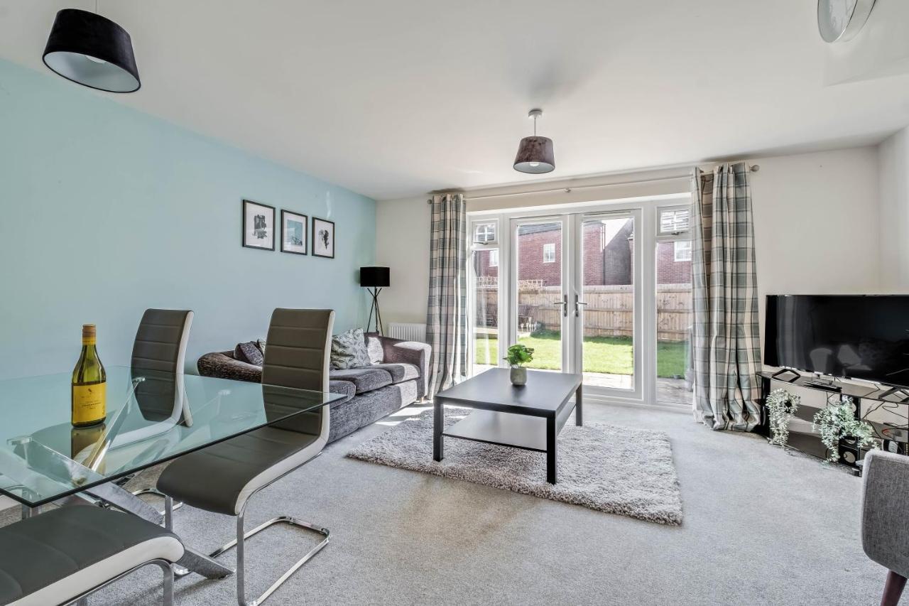 Beautiful And Comfortable Home Away From Home With Free Parking, Fast Wifi And White Crisp Hotel Standard Linen Hosted By Our Home Short Stays Northampton Exterior foto