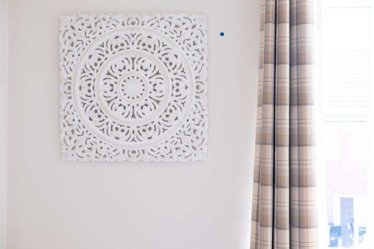 Beautiful And Comfortable Home Away From Home With Free Parking, Fast Wifi And White Crisp Hotel Standard Linen Hosted By Our Home Short Stays Northampton Exterior foto