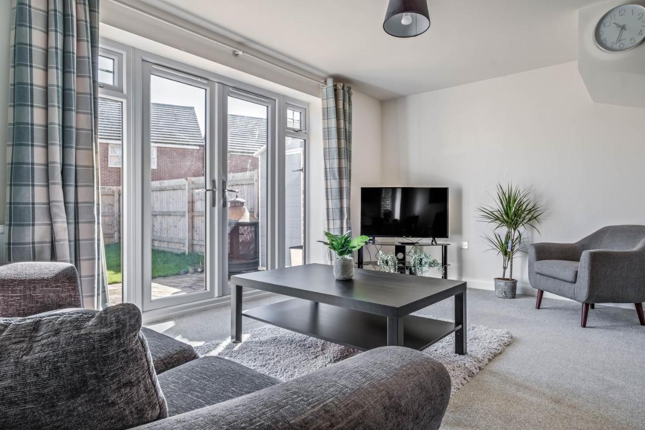 Beautiful And Comfortable Home Away From Home With Free Parking, Fast Wifi And White Crisp Hotel Standard Linen Hosted By Our Home Short Stays Northampton Exterior foto