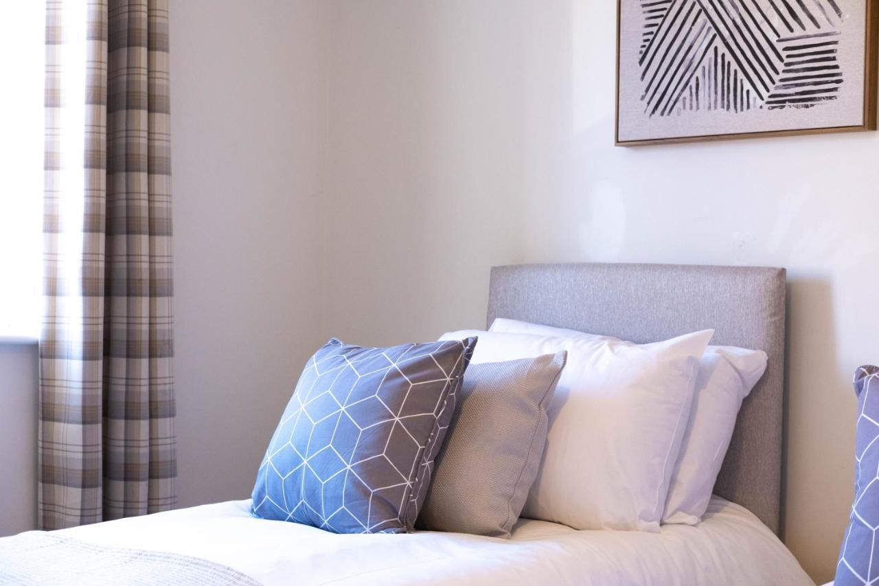 Beautiful And Comfortable Home Away From Home With Free Parking, Fast Wifi And White Crisp Hotel Standard Linen Hosted By Our Home Short Stays Northampton Exterior foto