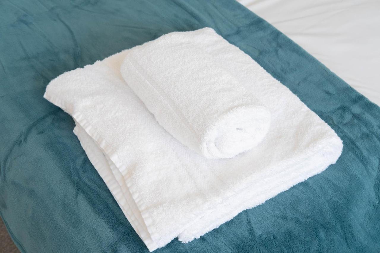 Beautiful And Comfortable Home Away From Home With Free Parking, Fast Wifi And White Crisp Hotel Standard Linen Hosted By Our Home Short Stays Northampton Exterior foto